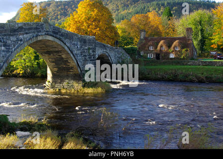 TU Hwnt i`r Bont, Stockfoto